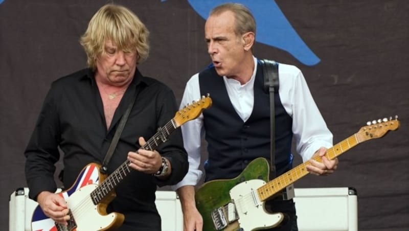 Rick Parfitt und Francis Rossi 2009 beim Glastonbury Festival (Bild: APA/AFP/LEON NEAL)