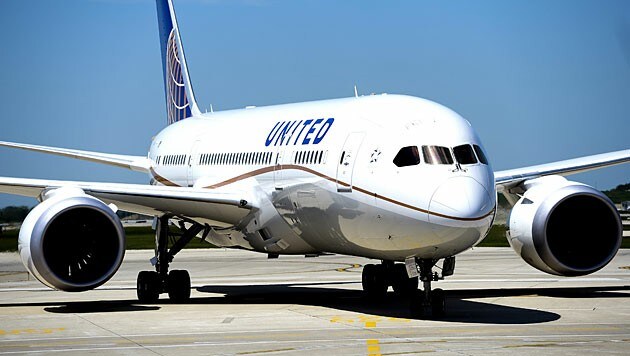 Eine Boeing 787 der United Airlines (Symbolbild) (Bild: EPA/Tannen Maury/picturedesk.com)
