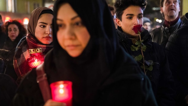 Muslime vor der Gedächtniskirche in Berlin (Bild: APA/AFP/ODD ANDERSEN)