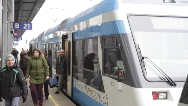 Ein Triebwagen der LILO wurde im S-Bahn-Blau eingefärbt. (Bild: Markus Schütz)