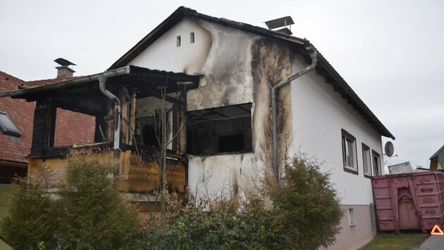 Das Haus ist komplett abgebrannt (Bild: Claudia Fulterer)