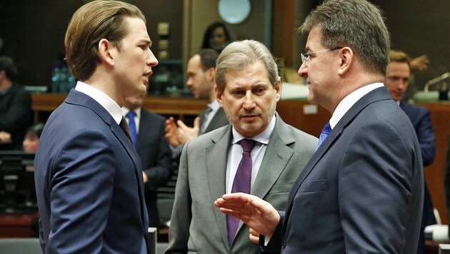 Kurz mit EU-Kommissar Johannes Hahn und dem slowakischen Außenminister Miroslav Lajcak (Bild: APA/AUSSENMINISTERIUM/DRAGAN TATIC)