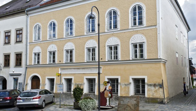 Das Geburtshaus von Adolf Hitler in Braunau (Bild: APA/Manfred Fesl)