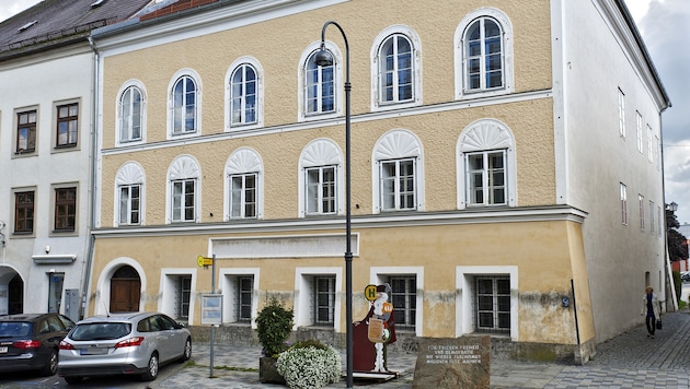 Das Geburtshaus von Adolf Hitler in Braunau (Bild: APA/Manfred Fesl)