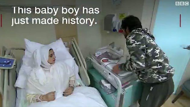 Zum ersten Mal wurde eine Frau Mutter, der vor der Pubertät ein Eierstock entnommen worden war. (Bild: BBC)