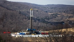 Eine Fracking-Anlage in Pennsylvania (Bild: EPA/Jim Lo Scalzo/picturedesk.com)