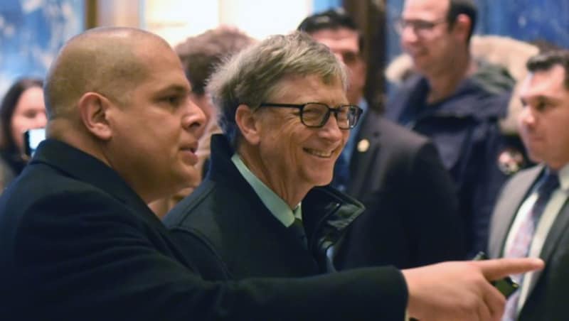 Bill Gates bei der Ankunft im Trump-Tower in New York (Bild: APA/AFP/Timothy A. Clary)