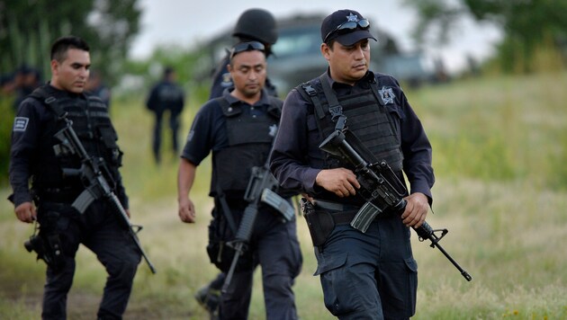Die mexikanische Polizei im Einsatz (Bild: APA/AFP/PEDRO PARDO (Symbolbild))