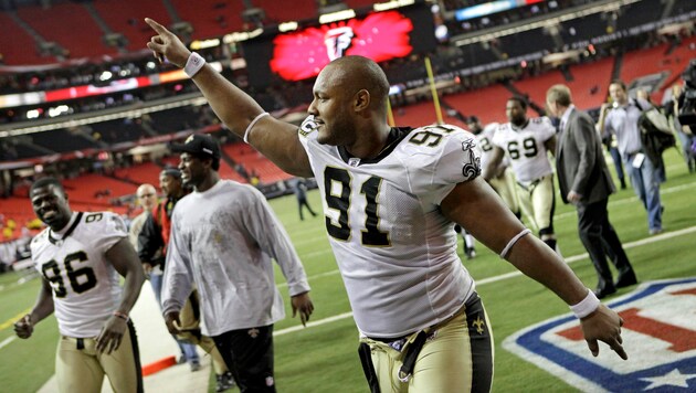 Will Smith (Nummer 91) nach einem Sieg seiner New Orleans Saints im Jahr 2010 (Bild: AP)