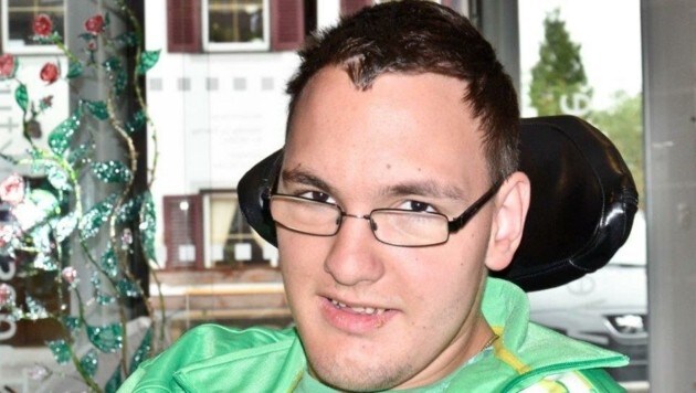 Thomas Hager (25) aus Kundl leidet an spastischer Tetraplegie, einer Form der Querschnittslähmung. (Bild: Diakoniewerk Kirchbichl)