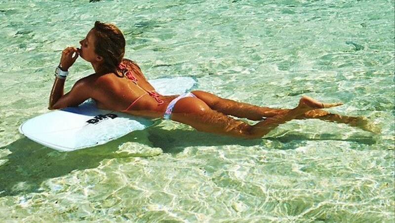 Sexy Surfer-Girl: Alana Blanchard zählt zu den besten Surferinnen der USA. (Bild: instagram.com/Alana Blanchard)