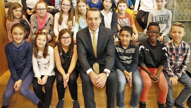 Bundeskanzler Christian Kern zu Besuch in einer Wiener Volksschule (Bild: Martin A. Jöchl)