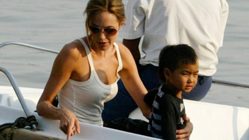 Angelina Jolie mit Maddox im Jahr 2006 (Bild: AP)