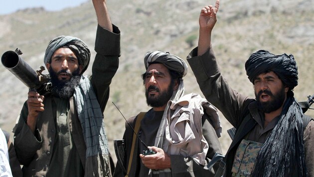Afghanische Taliban-Kämpfer (Bild: Associated Press)