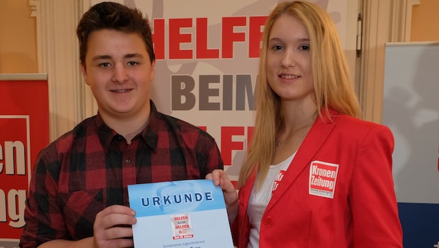 Über den Sonderpreis des Roten Kreuzes durfte sich der junge Feuerwehrmann Patrik Goldberger freuen. (Bild: Kronen Zeitung/Chris Koller)