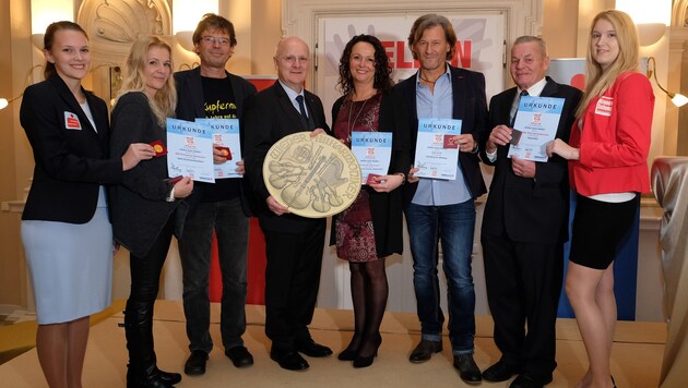 Die fünf goldenen Preisträger wurden bei der Gala mit je einem Goldenen Philharmoniker geehrt. (Bild: Kronen Zeitung/ Chris Koller)