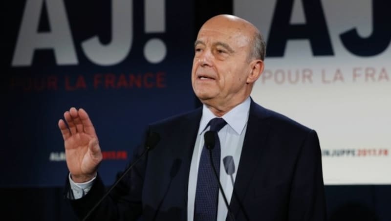 Alain Juppe gestand bereits vor der endgültigen Auszählung der Stimmen seine Niederlage ein. (Bild: APA/AFP/PATRICK KOVARIK)