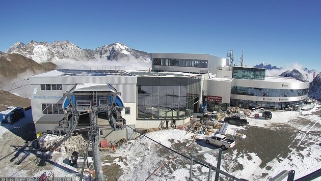 Die Bauarbeiten am Stubaier Gletscher sind in der Endphase. (Bild: Stubaier Gletscher)