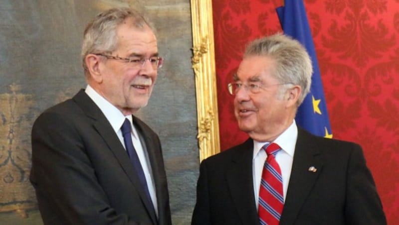 Alexander Van der Bellen und Ex-Präsident Heinz Fischer (Bild: ASSOCIATED PRESS)