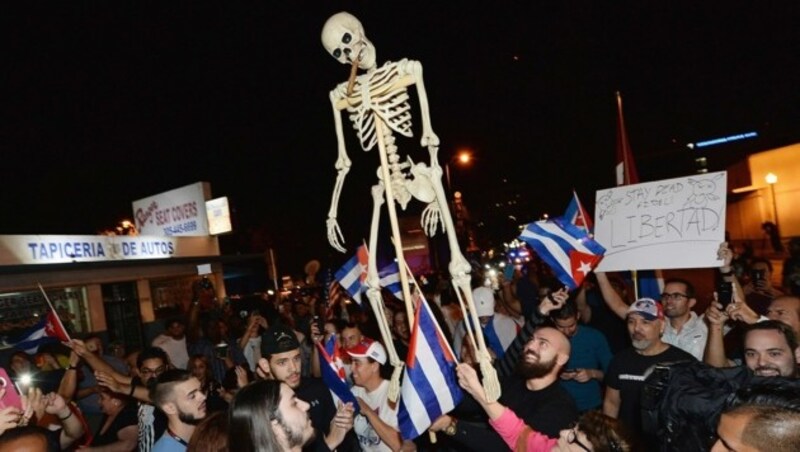 In Miami feierten Exil-Kubaner den Tod Fidel Castros (Bild: APA/AFP/GETTY IMAGES/Gustavo Caballero)