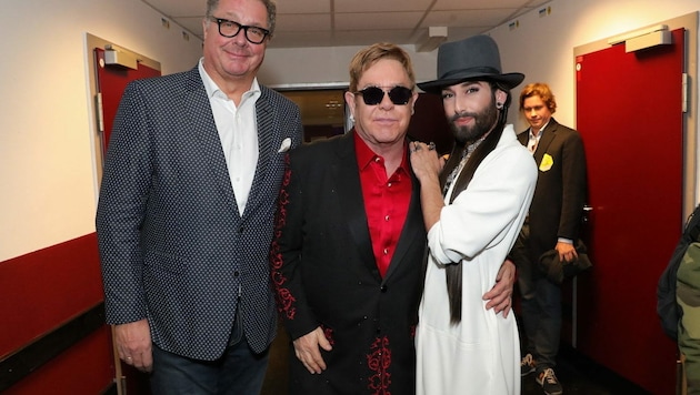 Backstage-Treff: Wolfgang Fischer, Sir Elton John und unsere Conchita (Bild: Starpix/Alexander TUMA)