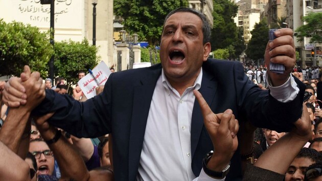 Gewerkchaftschef Yahiya Kallash bei einer Demonstration für Pressefreiheit im Mai (Bild: APA/AFP/MOHAMED EL-SHAHED)