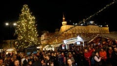 Am Klagenfurter Christkindlmarkt wurde mit Dachau die 50-jährige Partnerschaft gefeiert. (Bild: Uta Rojsek-Wiedergut)