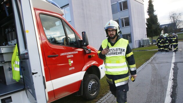 Feuerwehr-Einsatzleiter René Kanz und sein Team waren sofort zur Stelle (Bild: Kronenzeitung)