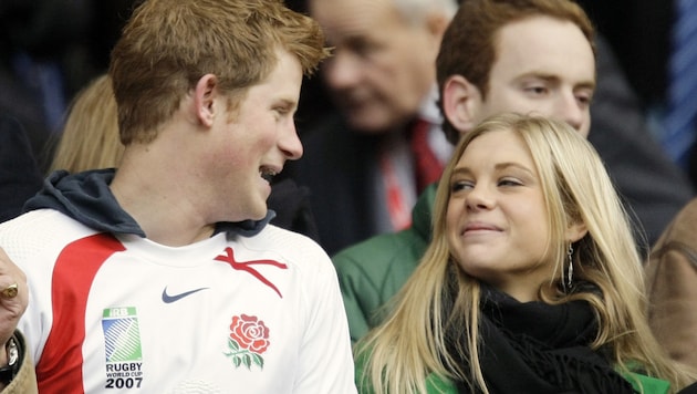Prinz Harry mit Chelsy Davy 2008 bei einem Rugby-Match: Die beiden waren von 2004 bis 2011 ein Paar. (Bild: AP)
