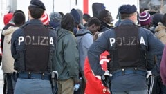 EU-Abkommen mit Tunesien und Libyen reduzierten die Flüchtlingszahlen übers Mittelmeer deutlich. (Bild: APA/AFP/GIOVANNI ISOLINO)