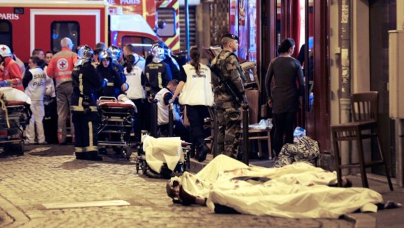 13. November 2015: Bei Terroranschlägen in Paris kommen 130 Menschen ums Leben. (Bild: AP)