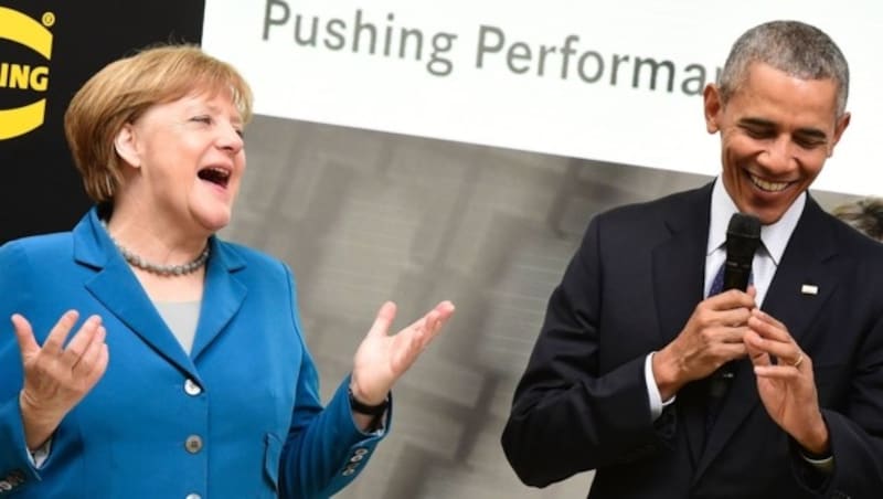 Der frühere US-Präsident Barack Obama lobt in seiner Autobiografie die deutsche Bundeskanzlerin Angela Merkel (CDU) in den höchsten Tönen. (Bild: APA/AFP/TOBIAS SCHWARZ)