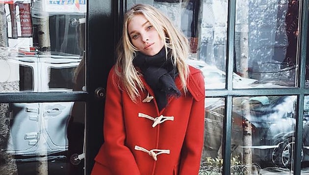 Elsa Hosk hält sich mit einem Schal warm. (Bild: instagram.com/hoskelsa)