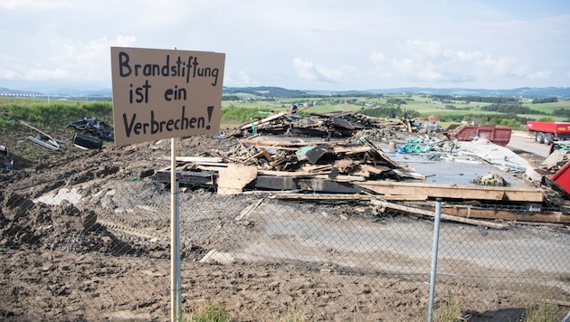 Die niedergebrannte Asylunterkunft in Altenfelden (Bild: APA/FOTOKERSCHI.AT)