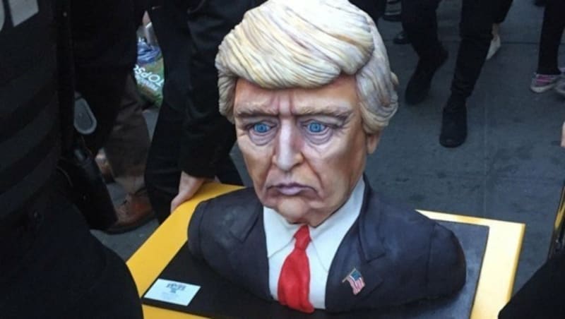 Diese kunstvolle Torte wurde zur Feier des Tages im New Yorker Trump Tower aufgebaut. (Bild: Twitter)
