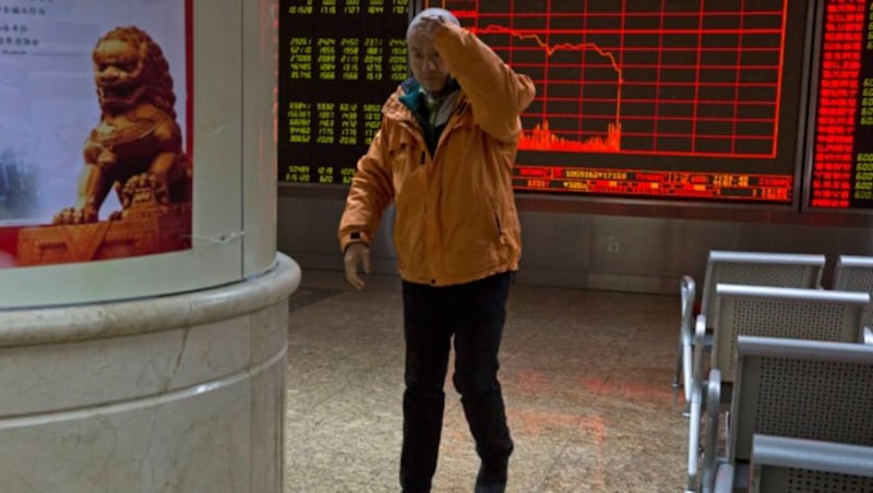 Kursverfall auch an der Börse in Peking (Bild: AP)