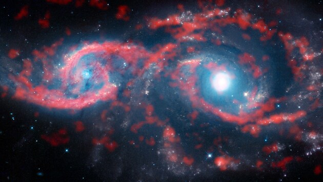 Die kollidierenden Galaxien IC 2163 (links) und NGC 2207 (rechts) (Bild: ALMA (ESO/NAOJ/NRAO)/M. Kaufman)