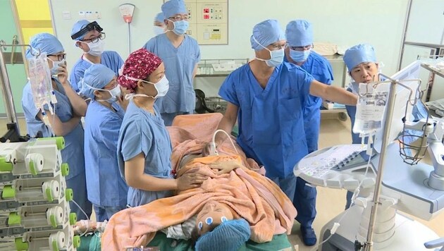 Die Linzer Herzspezialisten führten die erste OP in China durch (Bild: KuK)