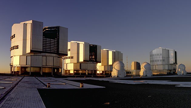 Die vier Hauptteleskope des Very Large Telescope der ESO in Chile (Bild: ESO/Y. Beletsky)