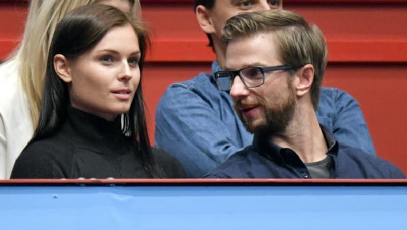 Anna mit Ehemann Manuel bei den Erste Bank Open in der Wiener Stadthalle (Bild: APA/HERBERT NEUBAUER)