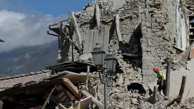 Im benachbarten Italien gab es in den vergangenen Jahrzehnten mehrere große Erdbeben. Droht das auch Süd-Österreich? (Bild: ASSOCIATED PRESS)