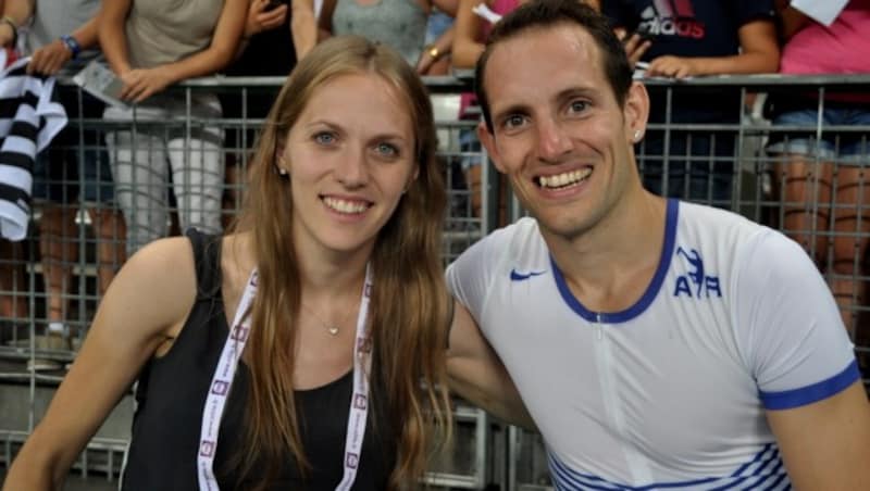 Kira mit Stabhochsprung-Weltrekordler Renaud Lavillenie (Bild: Olaf Brockmann)