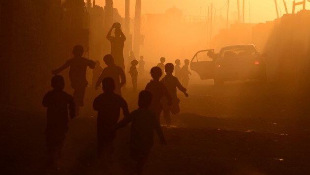 Vor allem in ärmeren Regionen ist die Luftverschmutzung hoch. (Bild: AFP/Aref Karimi)
