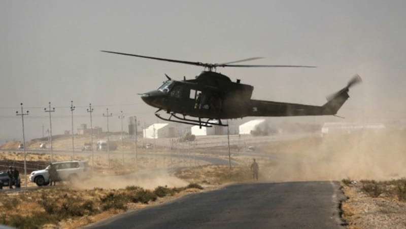 Unterstützung aus der Luft für die Regierungstruppen (Bild: APA/AFP/SAFIN HAMED)