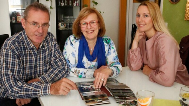 "Krone"-Reporterin Brigitte Quint (re.) mit Ulrike und Rupert (Bild: Martin A. Jöchl)