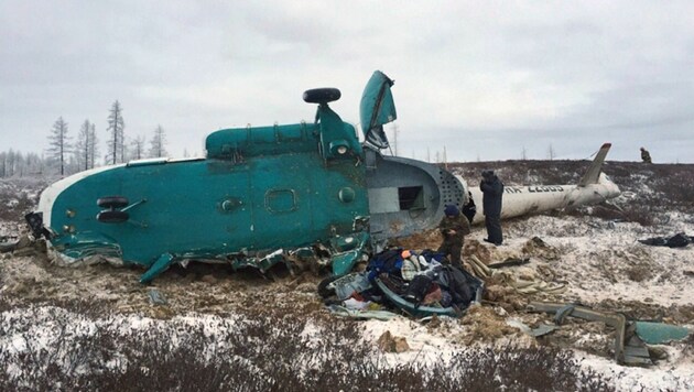 Nach stundenlanger Suche stießen die Rettungskräfte auf das Wrack. (Bild: APA/AFP/RUSSIAN EMERGENCIES MINISTRY/STR)