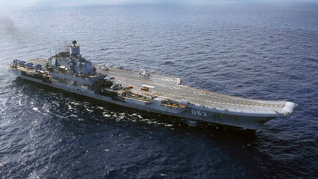 Die "Admiral Kusnezow" auf dem Weg Richtung Mittelmeer (Bild: ASSOCIATED PRESS)