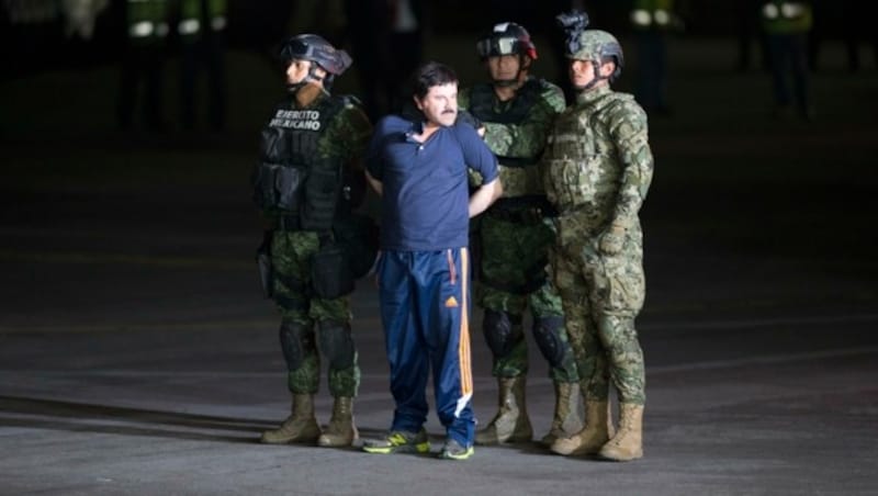 „El Chapo“ bei seiner Verhaftung im Jahr 2016 (Bild: AP)