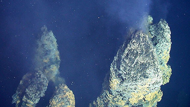 Sogenannte "Schwarze Raucher" am Meeresgrund (Bild: NOAA)
