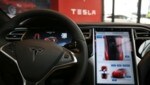 Tesla soll über Jahre hinweg verheimlicht haben, dass der Autopilot „ein ernsthaftes Unfall- und Verletzungsrisiko darstellt“. (Bild: APA/AFP/GETTY IMAGES/SPENCER PLATT)